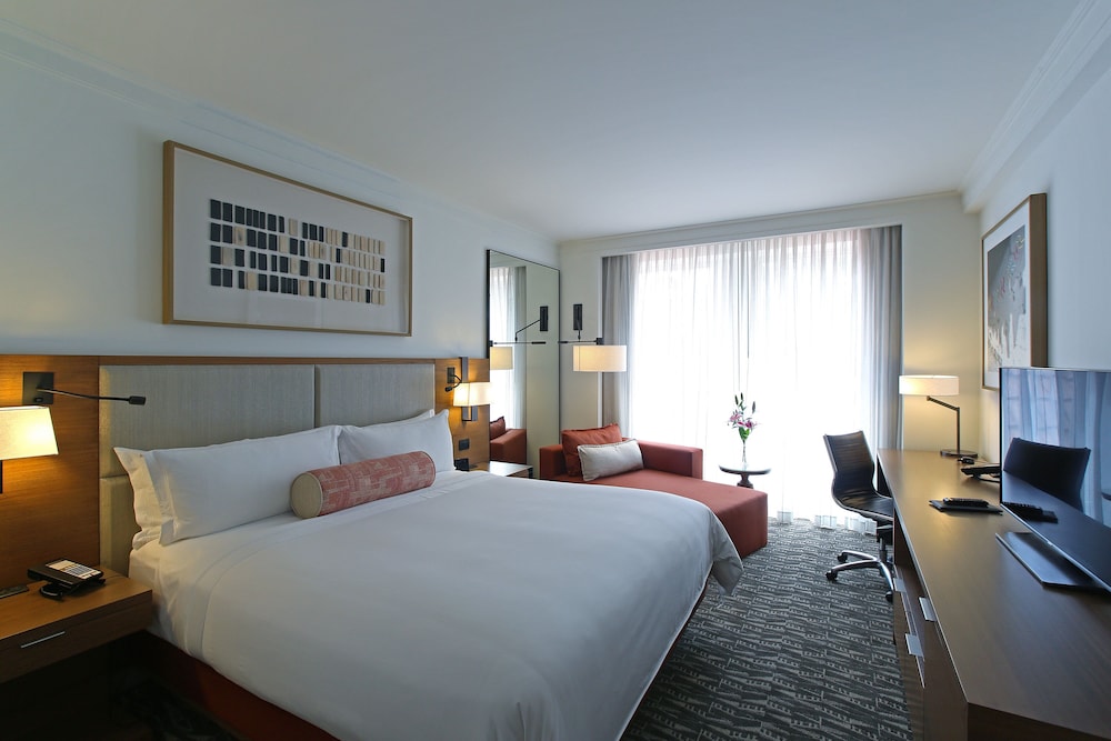 Classic Room, 1 King Bed, Pool View - Photo 5