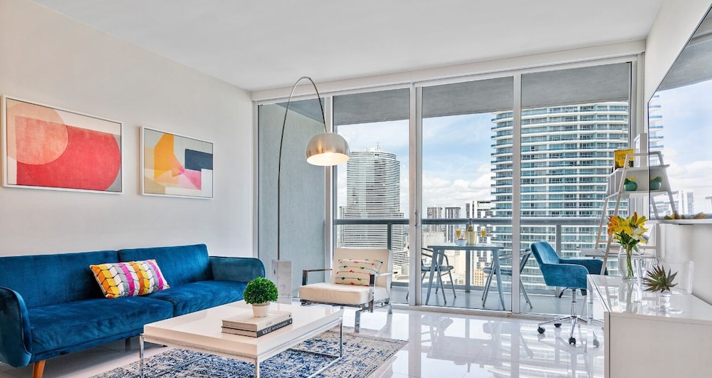 Boutique Apart, 1 King & Sofa Bed, Sauna, River/City Views, Balcony3403