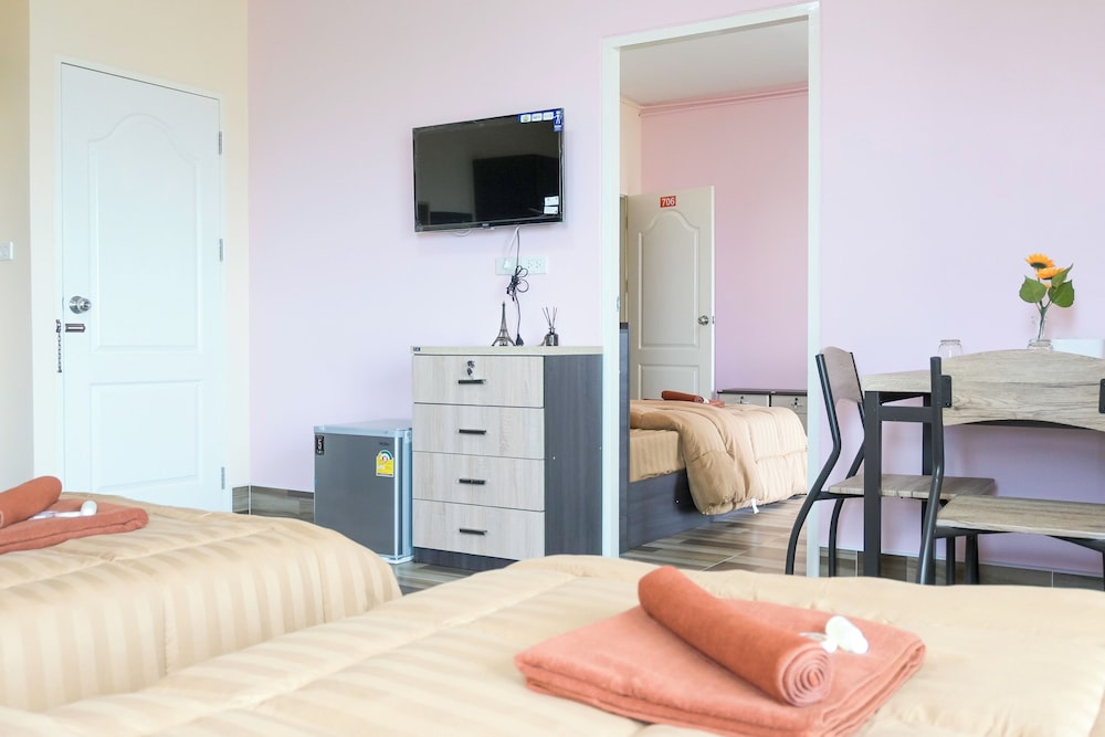 Family Room - Photo 6