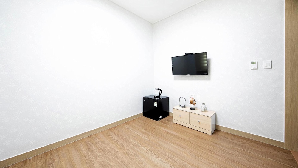 Basic Room, 1 Bedroom (104 ( No cooking )) - Photo 5
