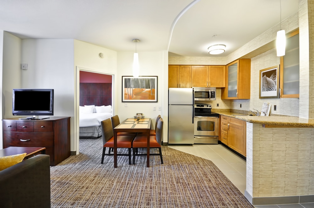 Suite, 1 King Bed - Photo 1