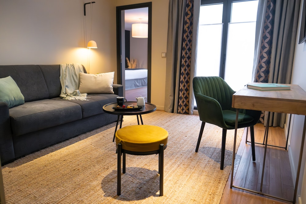 Family Room, 1 King Bed, Non Smoking (with Sofabed) - Photo 4