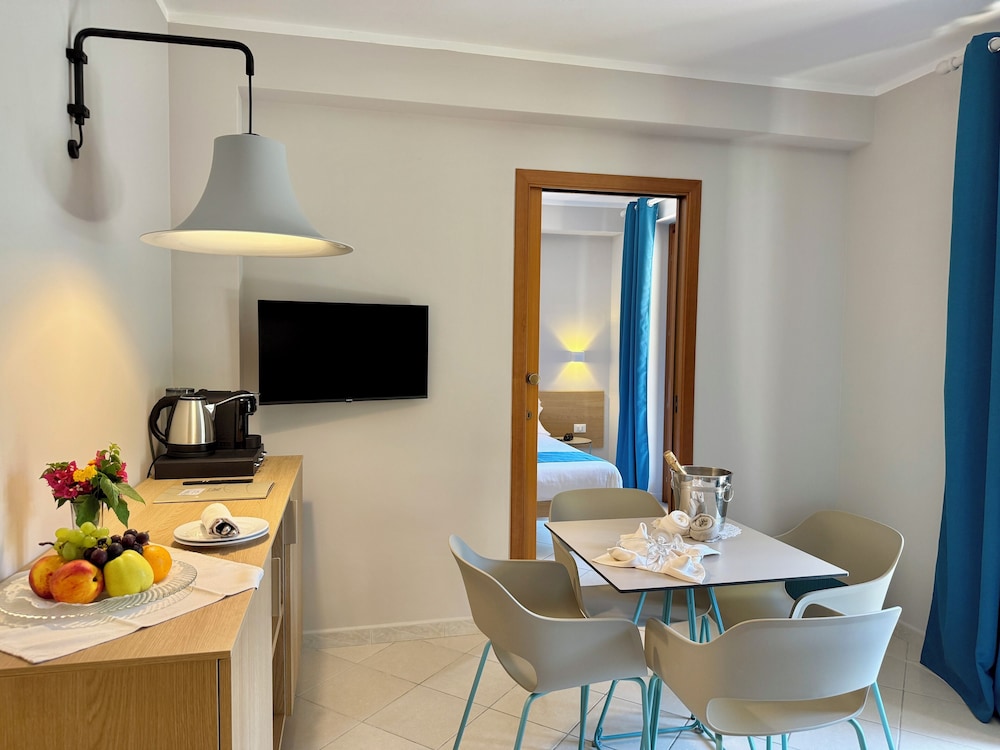 Suite - Photo 8