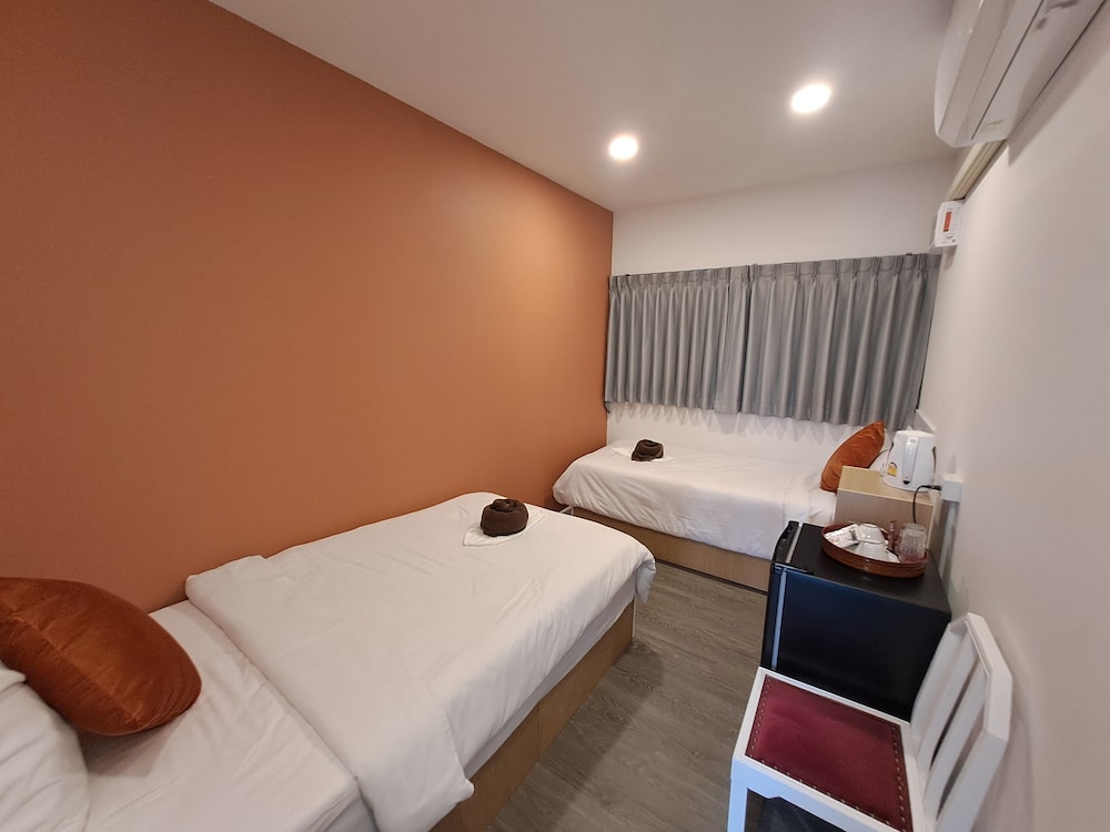 Standard Studio, 2 Twin Beds, Garden View