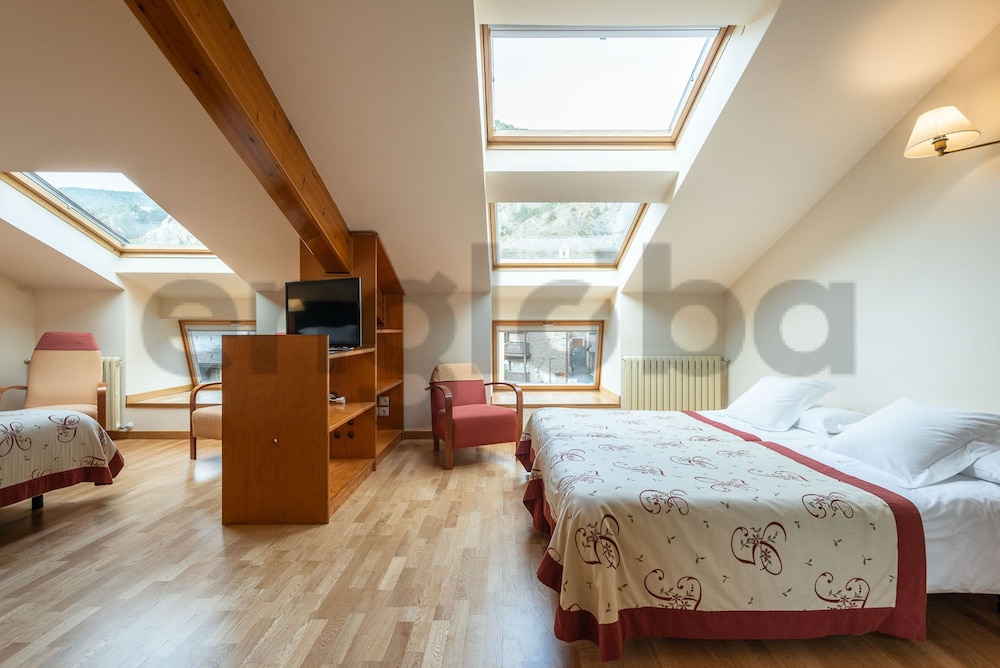 Family Room (Superior)