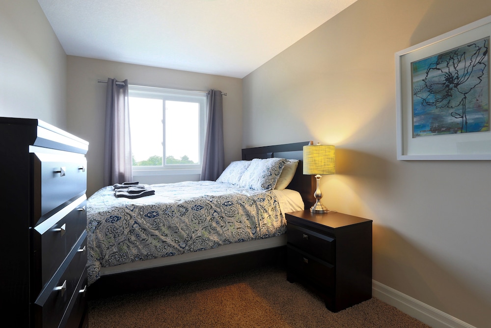 Two-Bedroom+ Upper Townhome-13 photo 1