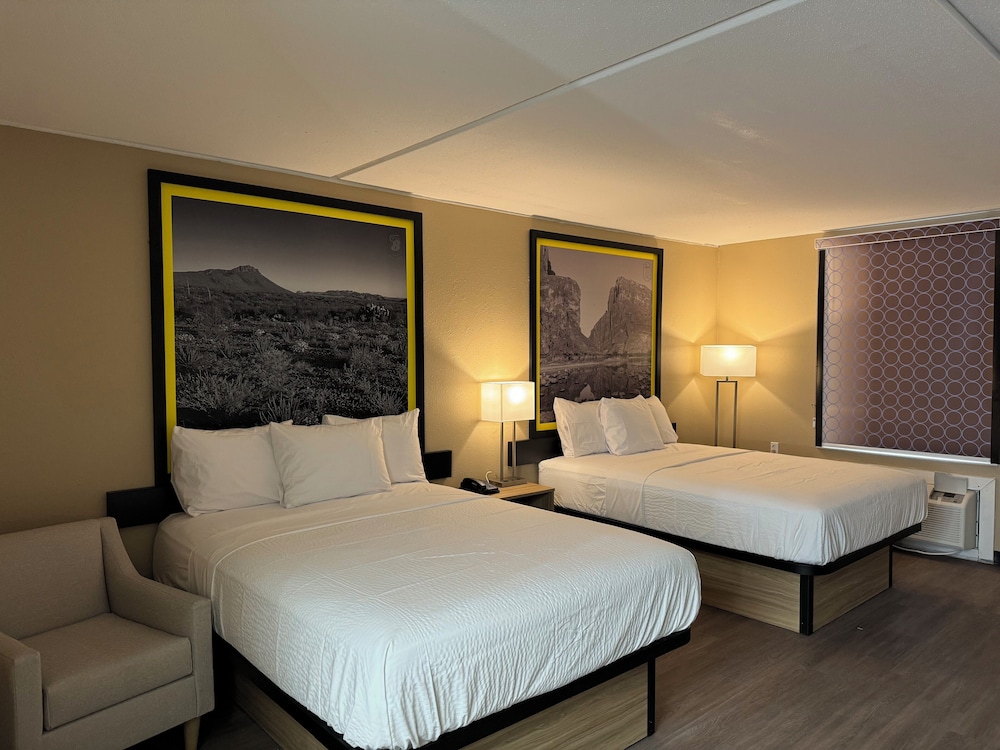 Room, 2 Queen Beds, Non Smoking - Photo 2