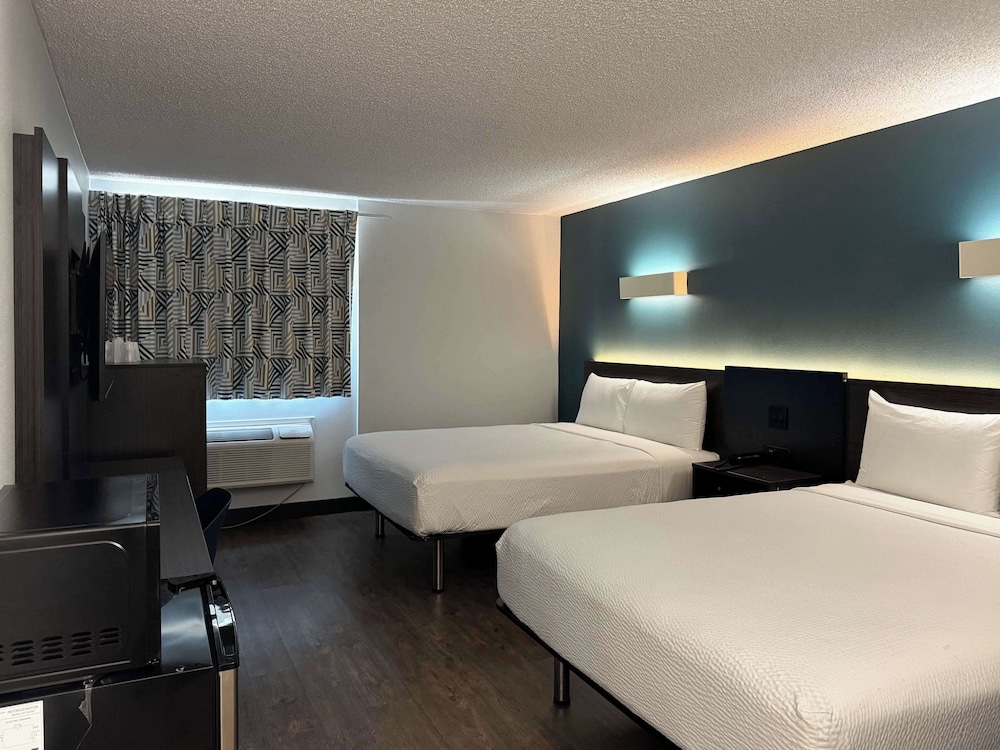 Standard Room, 2 Queen Beds, Accessible, Non Smoking - Photo 1