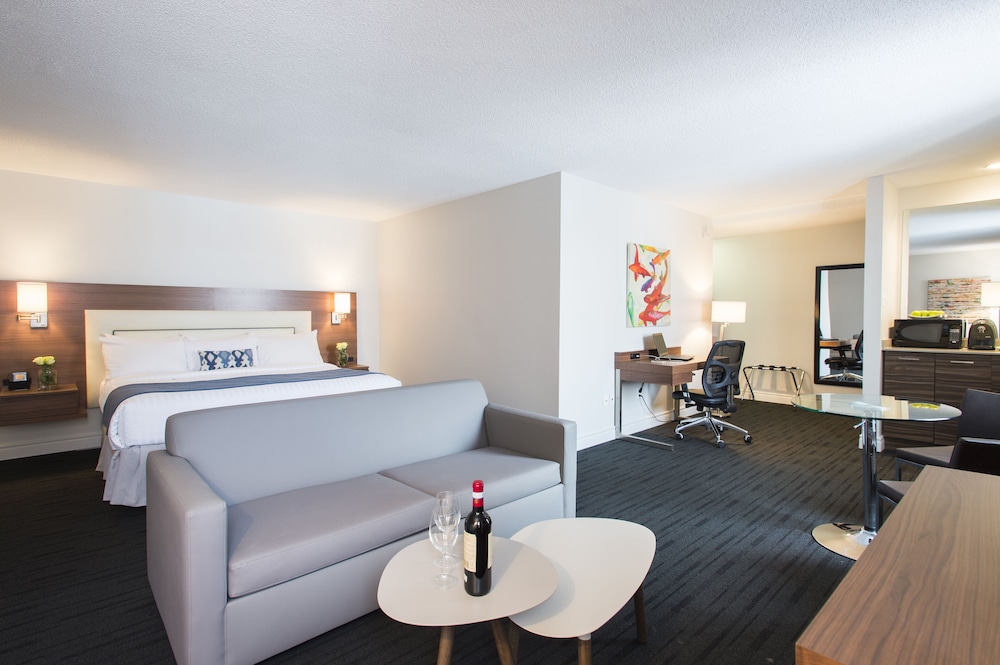 Suite, 1 King Bed, Whirlpool photo 1