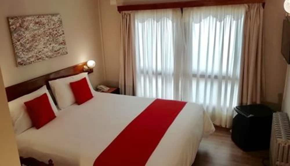 Standard Room, 1 Queen Bed photo 1