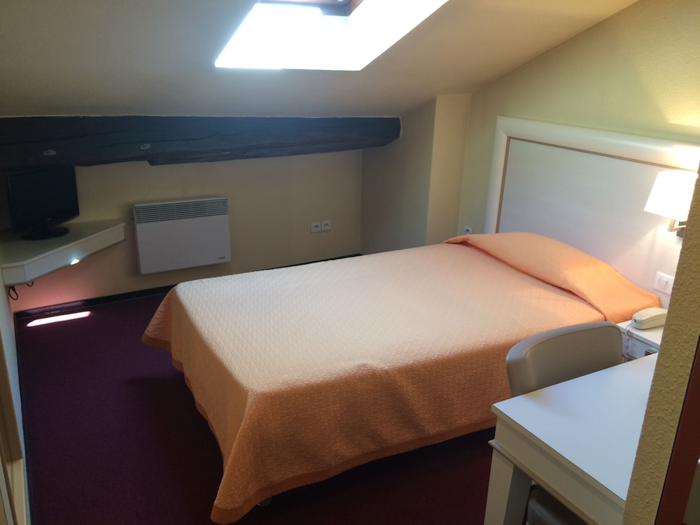 Single Room (Attic Velux Window) photo 2