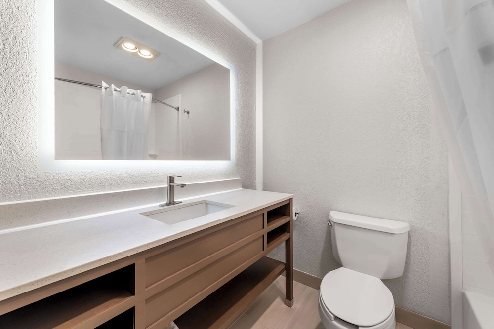 Suite, 2 Queen Beds, Non Smoking (Sofa Bed) - Photo 4