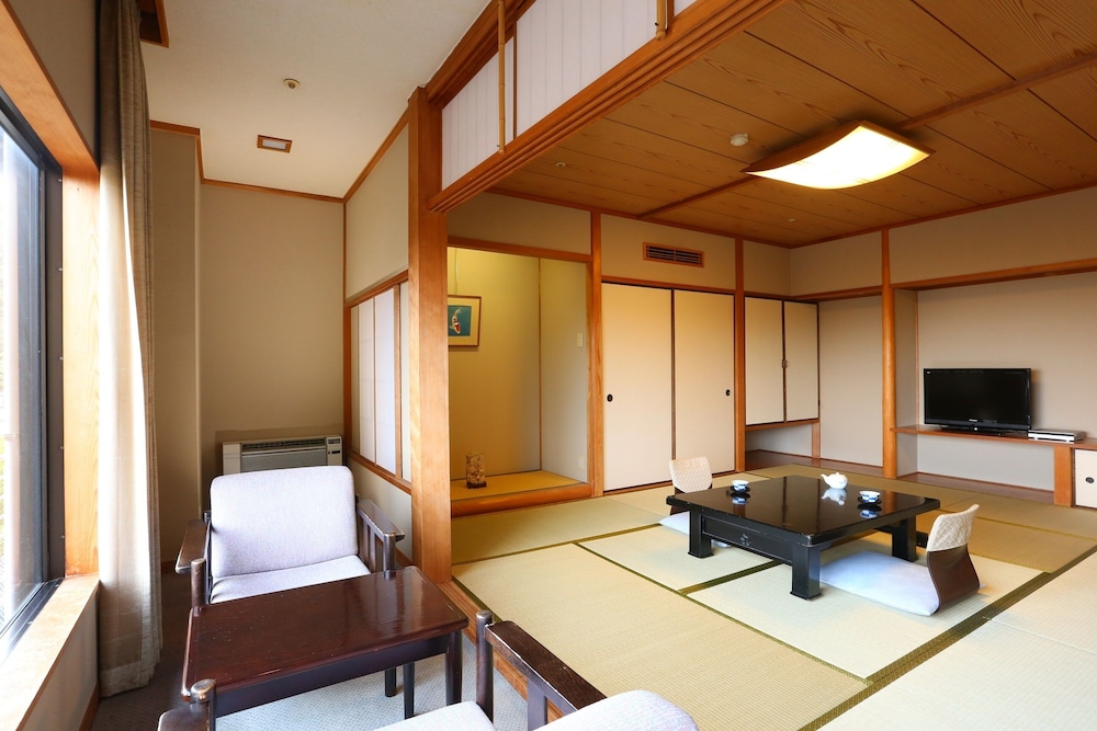 Standard Japanese Style Room - Meal Served In The Dining Hall Included, Non-Smoking photo 3