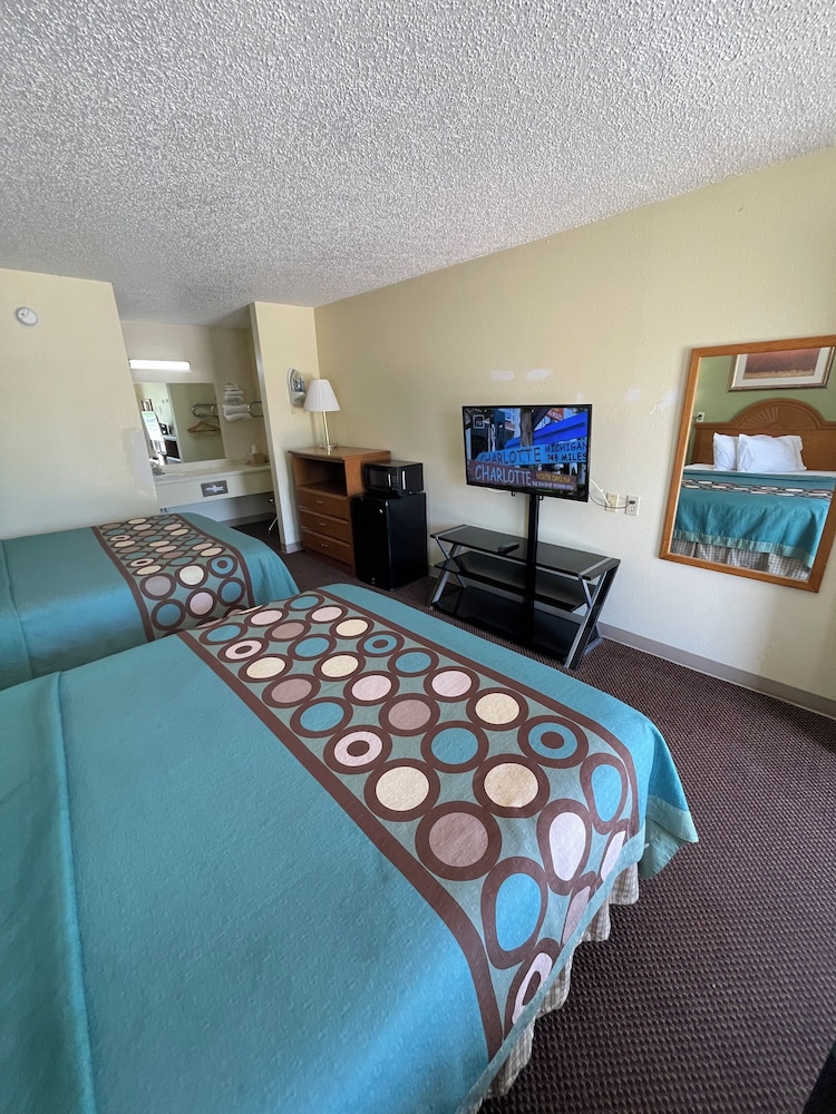Standard Room, 2 Queen Beds, Non Smoking - Photo 9