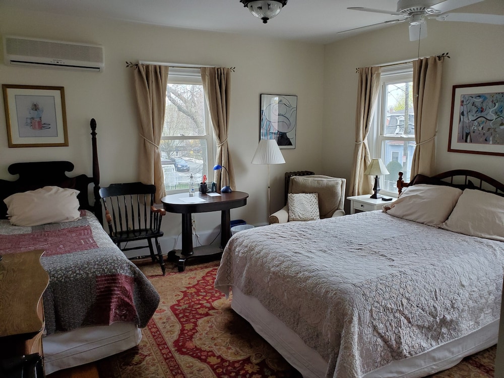 Comfort Triple Room, Shared Bathroom photo 2