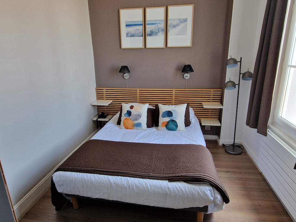 Standard Room, Hill View, Attic photo 3