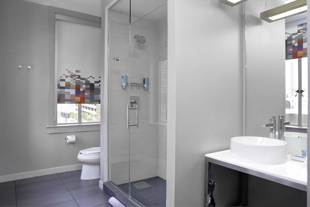 Room, 2 Double Beds (Hearing Accessible) photo 3
