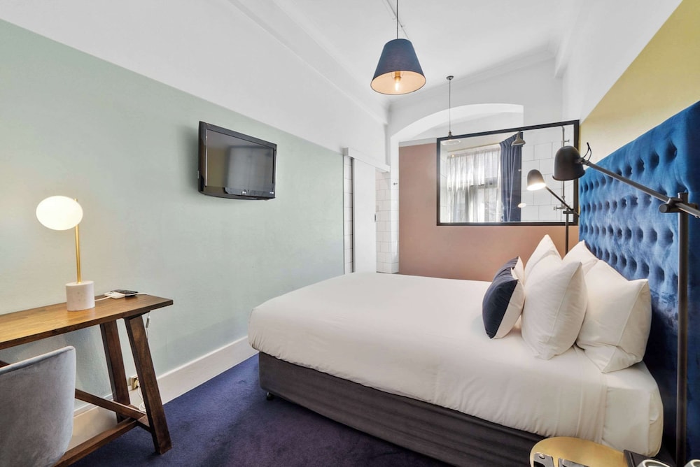 Prestige Suite, 1 Queen Bed, Non Smoking photo 2