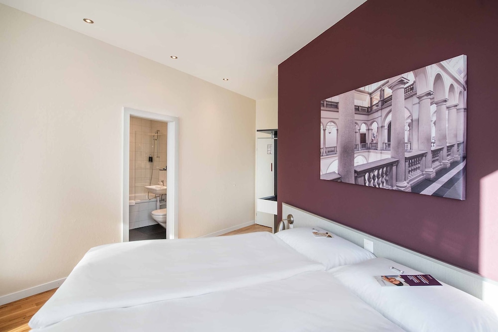 Standard Twin Room - Photo 2
