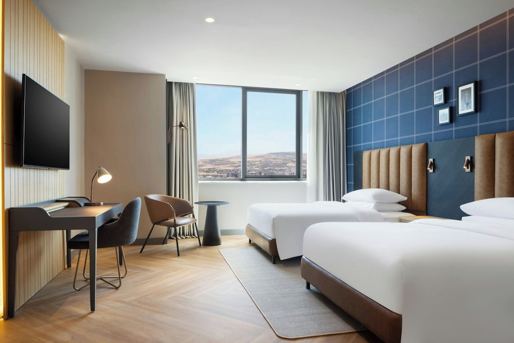 Deluxe Room, 2 Queen Beds (City View)