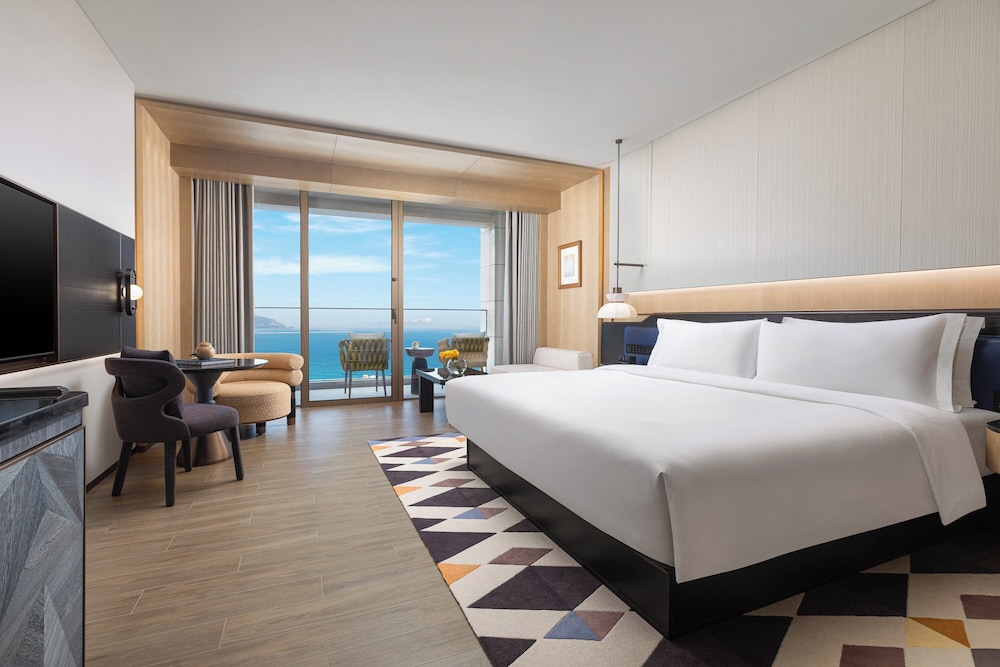Standard Room, 1 King Bed, Oceanfront