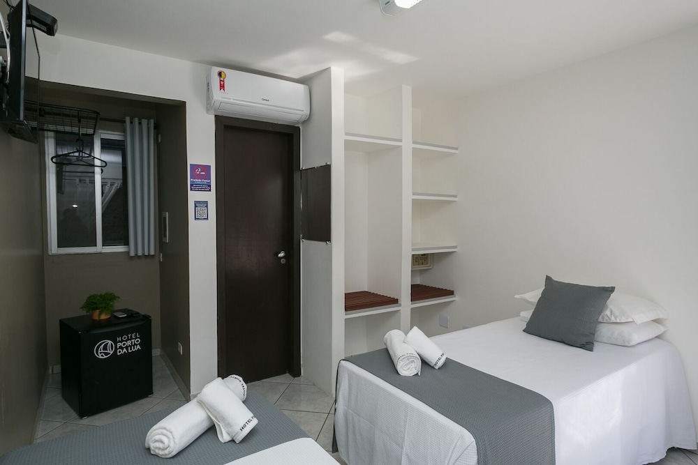 Deluxe Twin Room, 2 Twin Beds, Pool View photo 2