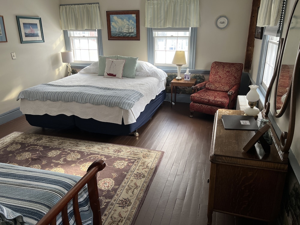 Room, Private Bathroom (Lake Champlain Room) photo 1