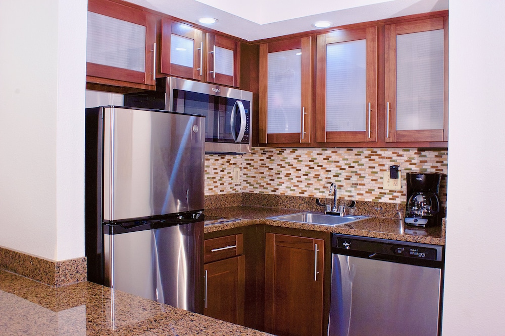 Suite, 1 Bedroom, Kitchen (Living Area) - Photo 7