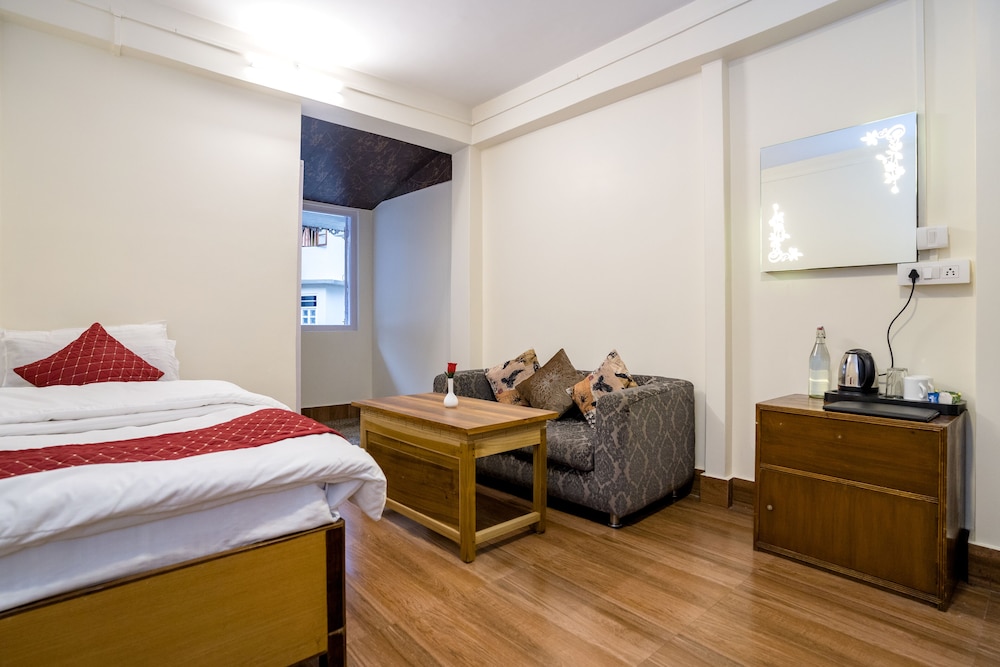 Deluxe Room - Photo 13