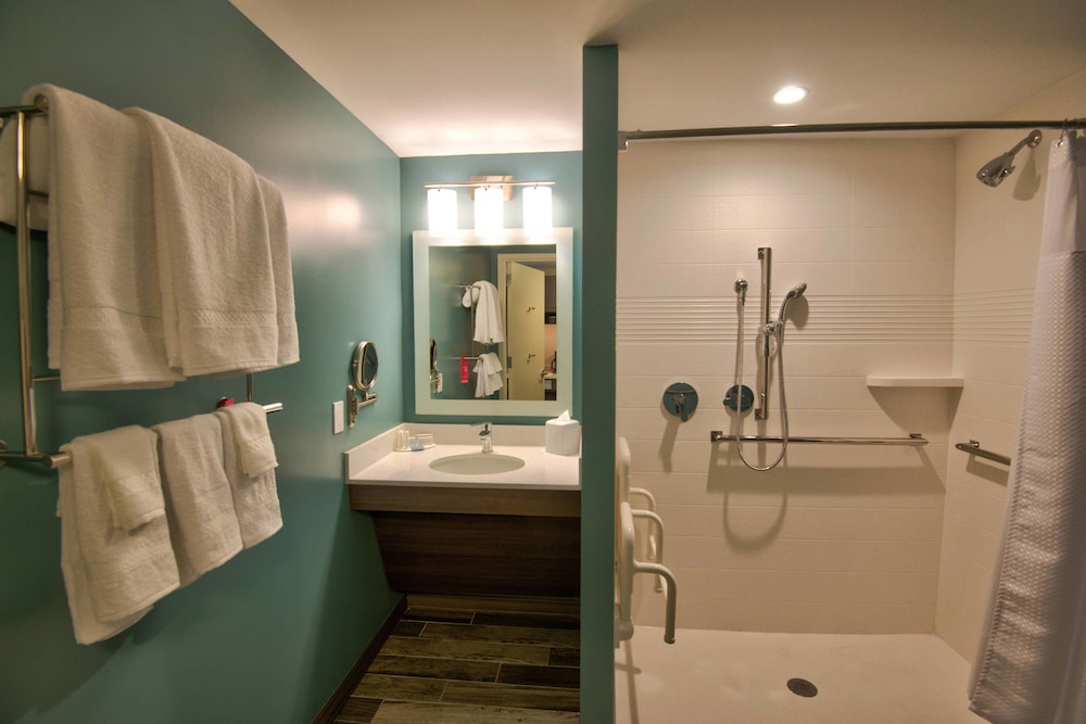 Studio, 2 Queen Beds (Mobility/Hearing Access, Transf Shwr) - Photo 6
