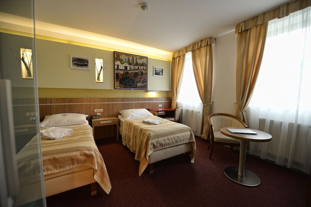 Twin Room, 1 Bedroom - Photo 1