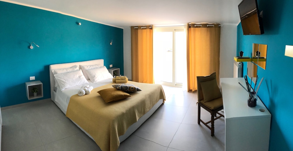 Deluxe Suite, Sea View photo 2