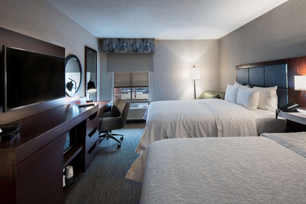 Standard Room, 2 Queen Beds - Photo 2