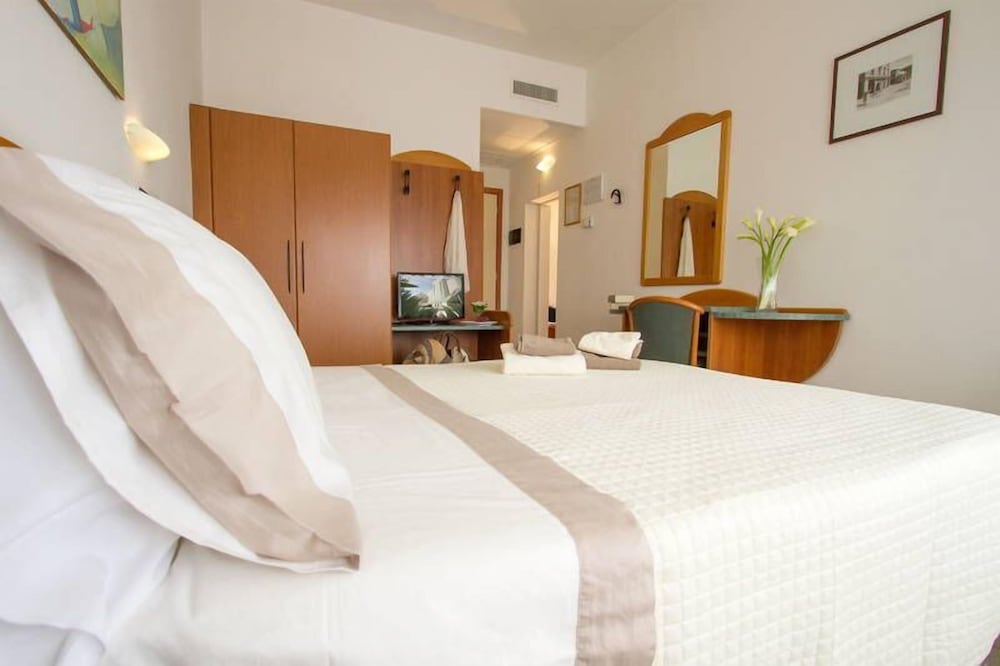 Standard Double or Twin Room, Accessible, Sea View photo 1