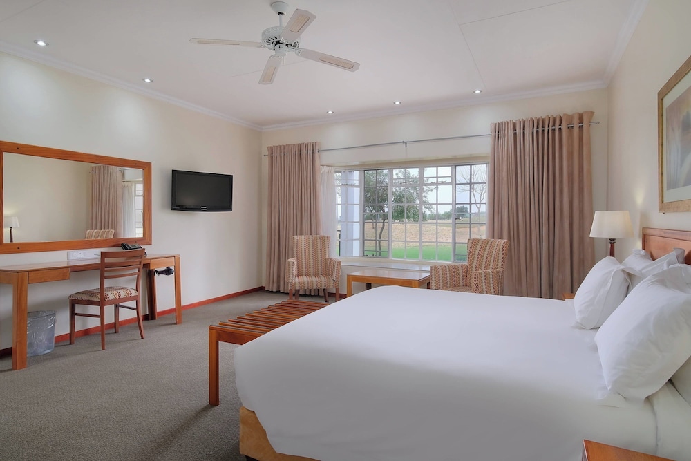 Chalet, 1 Double Bed, Golf View - Photo 5