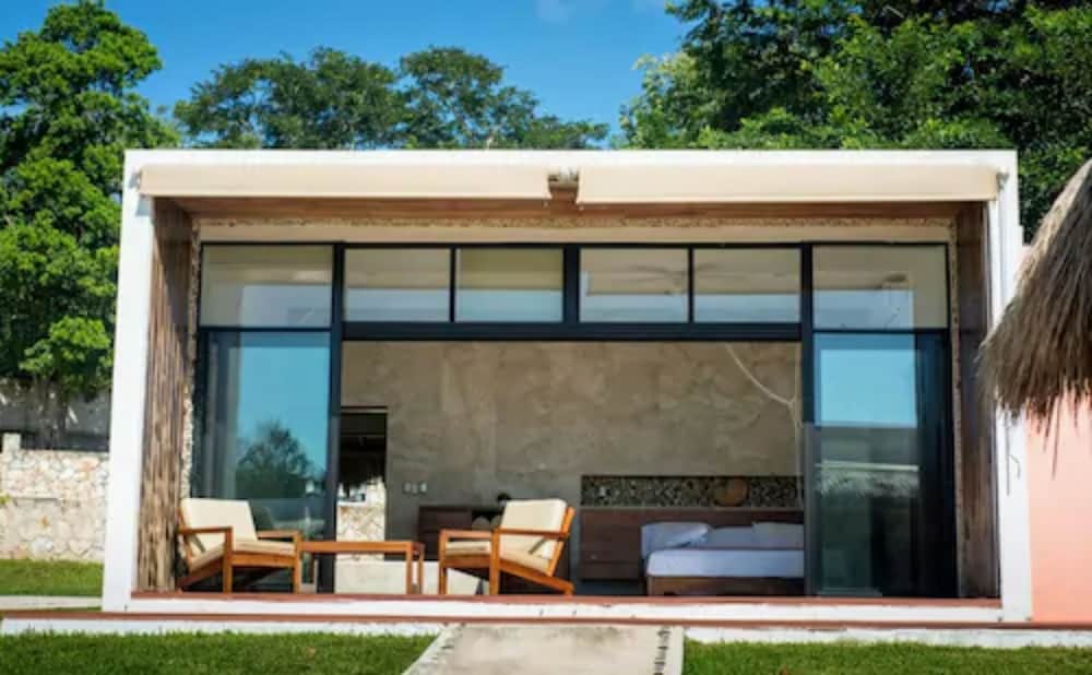 Deluxe Suite, 1 King Bed, Bathtub, Lagoon View