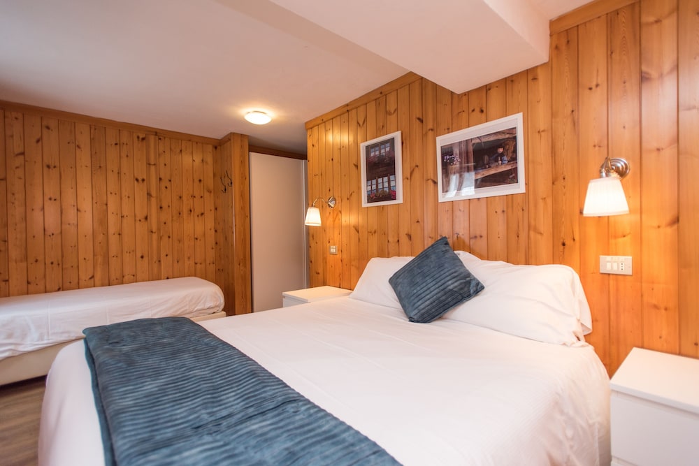 Comfort Triple Room, Mountain View photo 1
