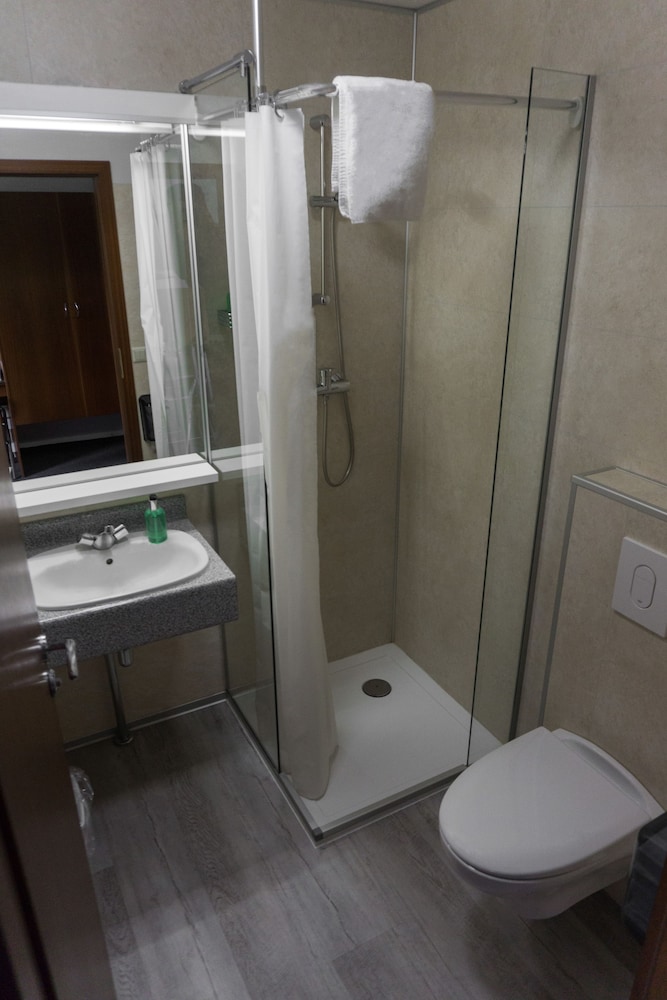 Twin Room - Photo 4