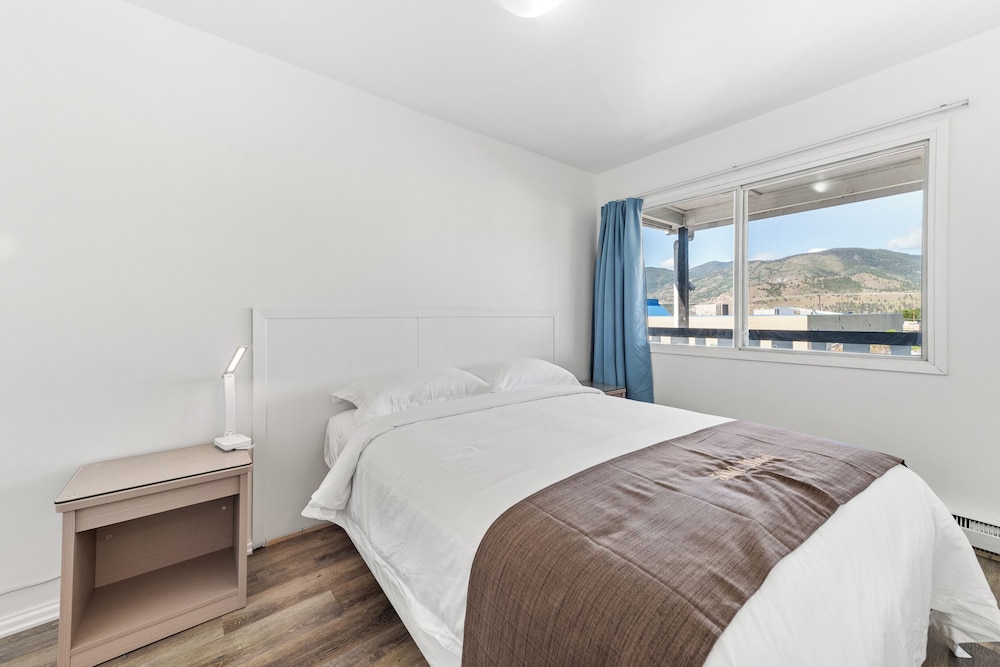 Suite, 2 Bedrooms, Kitchen photo 1