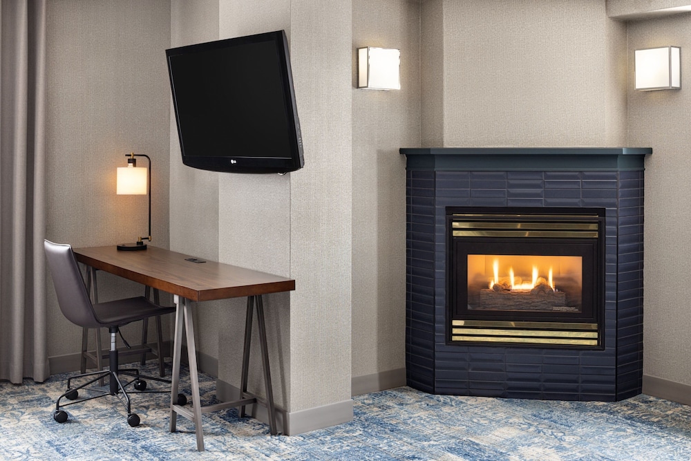 Superior Suite, 1 King Bed, Fireplace - Photo 3