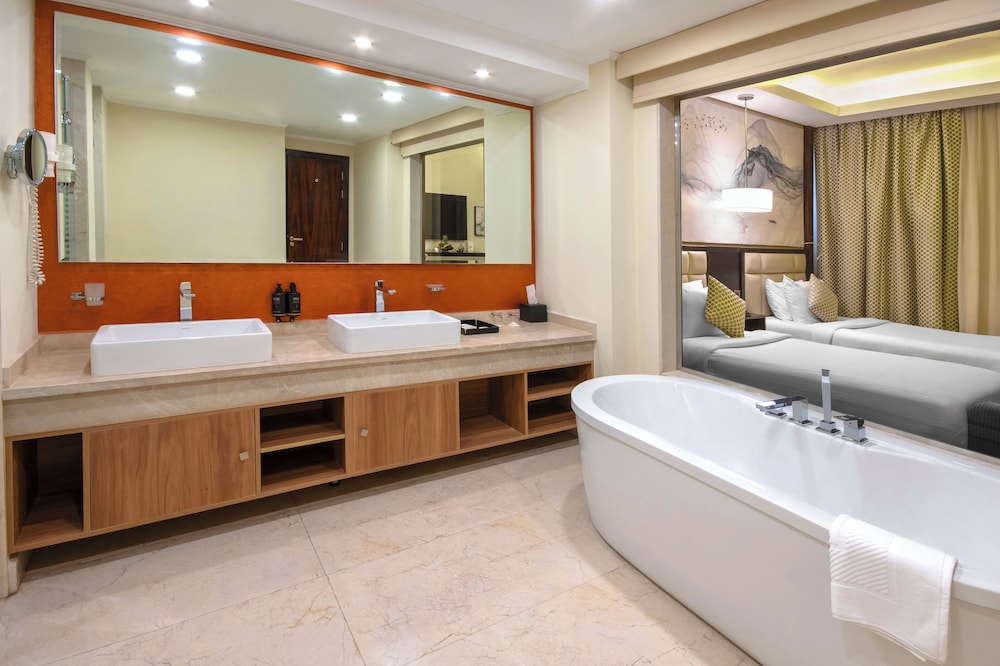 Grand Twin Room, Pool View (Deluxe) - Photo 4