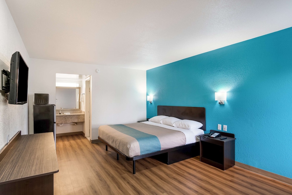 Deluxe Double Room, 1 King Bed, Accessible, Non Smoking photo 1
