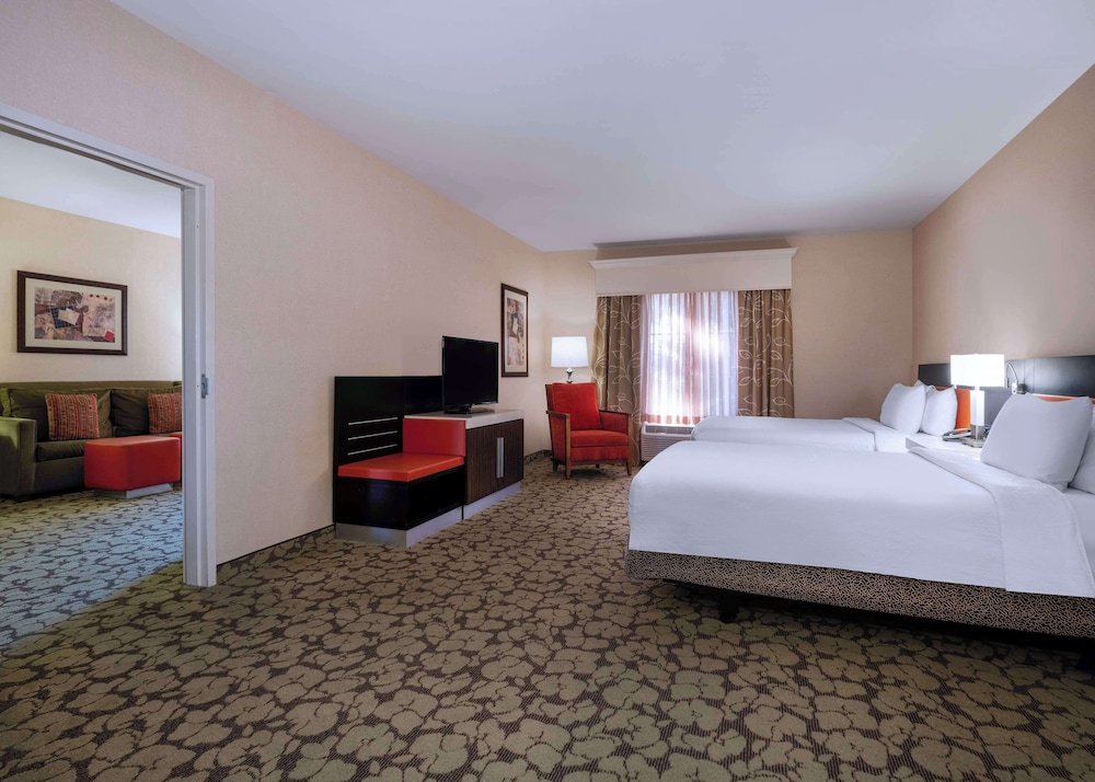 Suite, 2 Queen Beds, Accessible - Photo 1