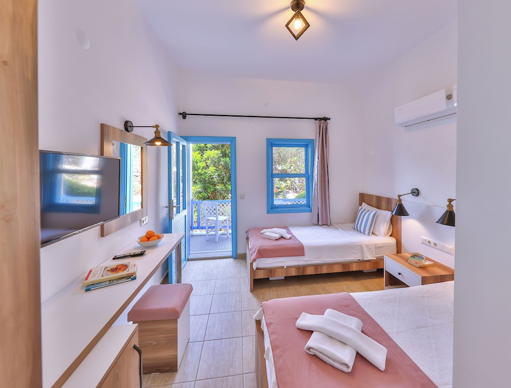 Twin Room, Balcony, Partial Sea View photo 1