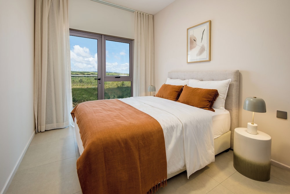 Luxury Apartment, 2 Bedrooms, Pool View