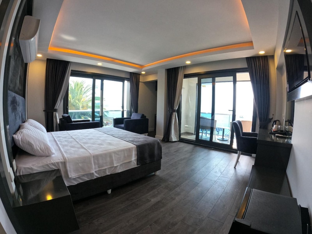 Deluxe Room, Sea View - Photo 2