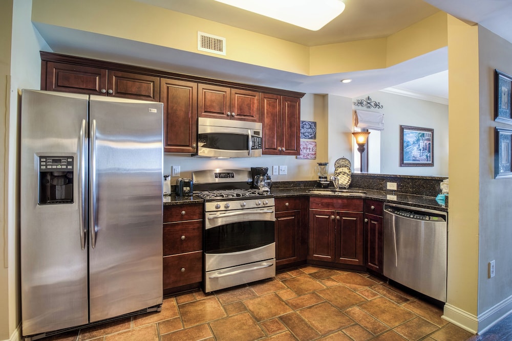Southport Oceanfront One Bedroom Condo - Photo 3