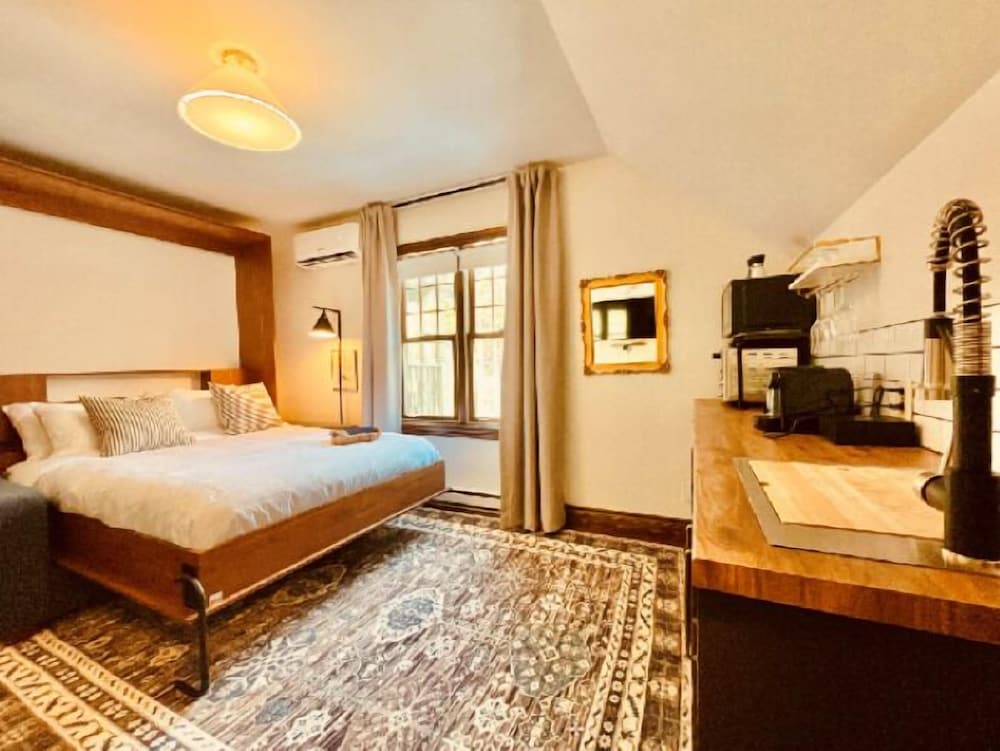Premium Double Room, 1 Bedroom, Non Smoking, Courtyard View