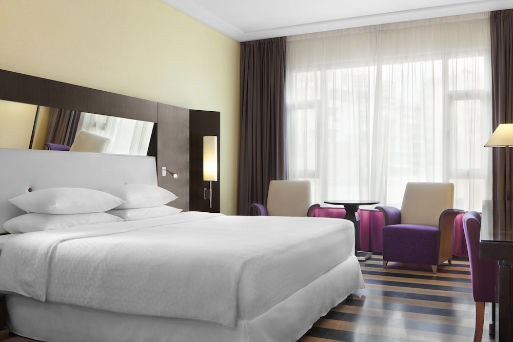 Classic Room, 1 King Bed, City View - Photo 1