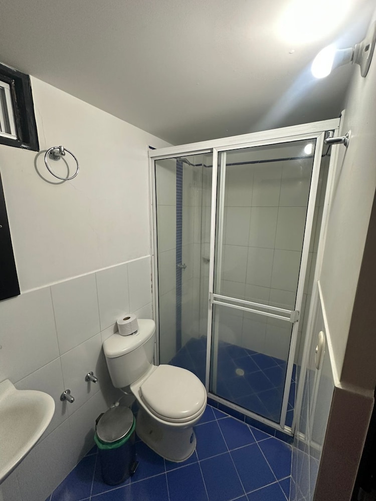 Basic Quadruple Room photo 3